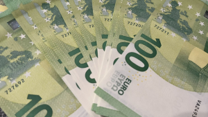  Beitragserhöhungen belasten Versicherte stärker als erwartet.